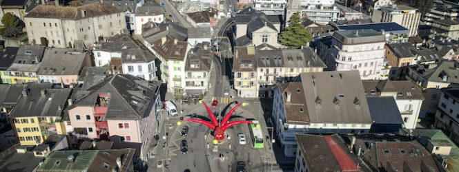 Monthey: reportage en coulisse avec les petites mains des décorations du carnaval