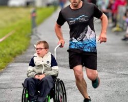 En chaise roulante, Nathan et son papa repousseront les limites du handicap lors de la course de la Foilleuse