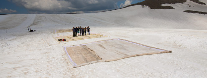 Glacier 3000 : la laine du Chablais protège une partie du glacier de Tsanfleuron de la fonte